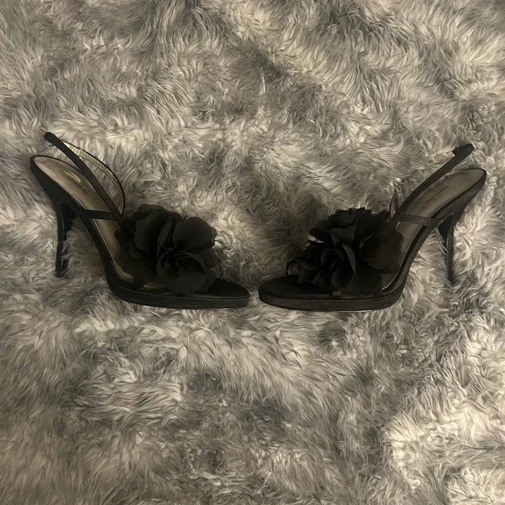 Jacqueline Ferrar Elegant Black Floral Women's Heels